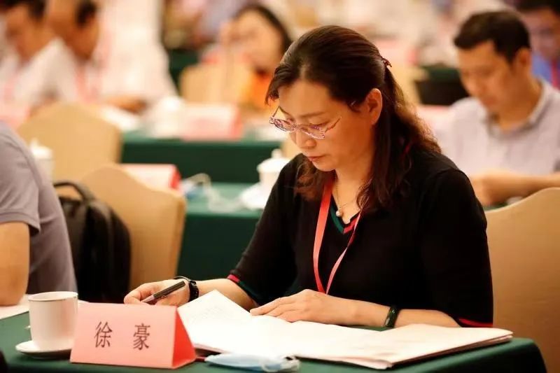 心連心集團(tuán)規(guī)劃發(fā)展中心總監(jiān)徐豪榮獲“新鄉(xiāng)市五一巾幗獎?wù)隆?></div>
                                    </div>
                                </a>
                            </li><li>
                                <a href=